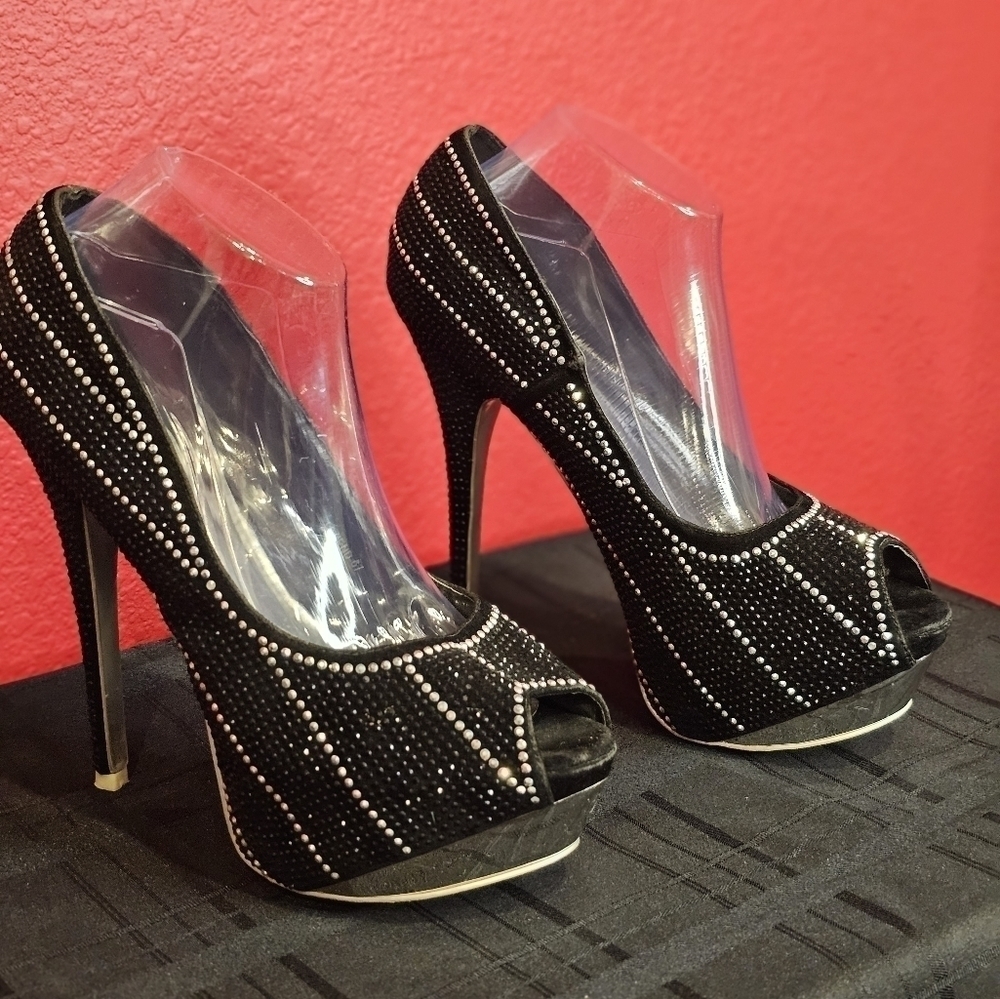 Mascotte Heels